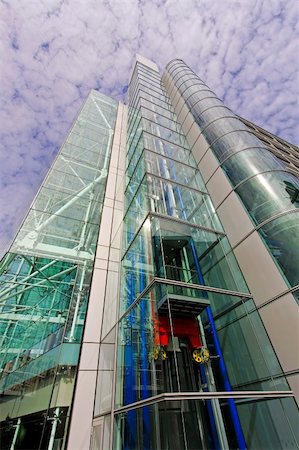 perspective building london - Vanishing perspective of modern green glass skyscraper Stock Photo - Budget Royalty-Free & Subscription, Code: 400-05350756