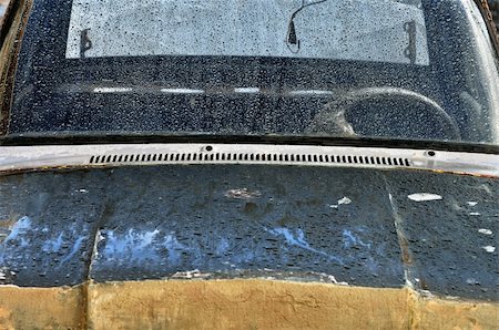 simsearch:400-04358196,k - Vintage car scraped hood and rain covered windscreen. Foto de stock - Super Valor sin royalties y Suscripción, Código: 400-05352570