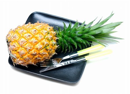 simsearch:400-04315300,k - ripe vivid pineapple on a black plate with knife and fork isolated over white Foto de stock - Super Valor sin royalties y Suscripción, Código: 400-05353602