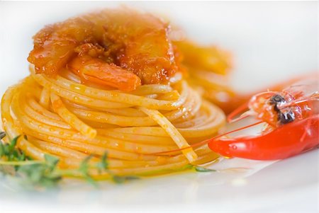 simsearch:400-04341378,k - italian spaghetti pasta and fresh spicy shrimps sauce over white Fotografie stock - Microstock e Abbonamento, Codice: 400-05353603