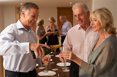 simsearch:400-05364217,k - Man Serving Champagne To His Guests At A Dinner Party Stockbilder - Microstock & Abonnement, Bildnummer: 400-05364171
