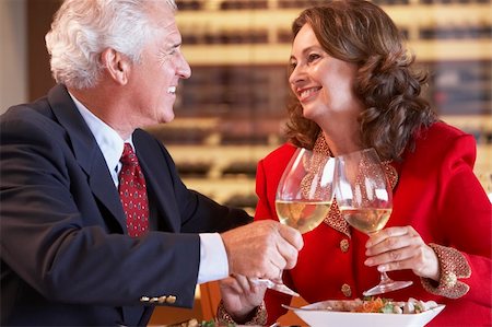 simsearch:400-05364217,k - Couple Eating Dinner And Toasting With A Glass Of Wine Stockbilder - Microstock & Abonnement, Bildnummer: 400-05364266