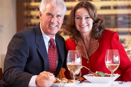 simsearch:400-05364217,k - Couple Eating Dinner At A Restaurant Stockbilder - Microstock & Abonnement, Bildnummer: 400-05364267
