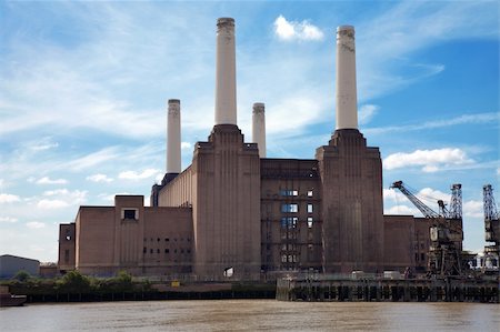 Battersea power station in London, United Kingdom Photographie de stock - Aubaine LD & Abonnement, Code: 400-05364521