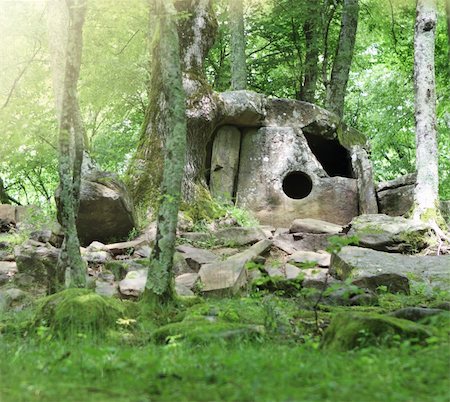 Dolmen in the forest near Gelendjik. Russian Fedrration Foto de stock - Super Valor sin royalties y Suscripción, Código: 400-05364523