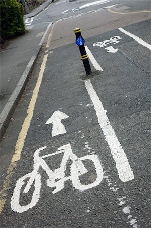 Bicycle lane with white mark of bicycle sign, London. Stockbilder - Microstock & Abonnement, Bildnummer: 400-05365447
