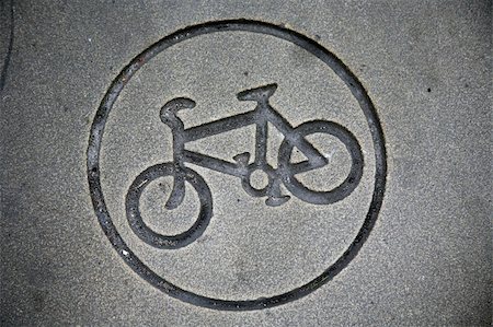 Bicycle sign on the pavement london UK Stockbilder - Microstock & Abonnement, Bildnummer: 400-05365458