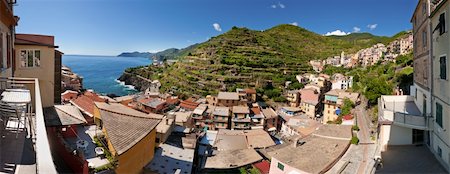 Panoramic view at the small town in mountains at the sea Foto de stock - Super Valor sin royalties y Suscripción, Código: 400-05366799