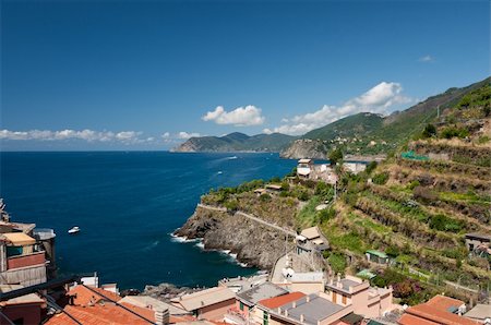 Panoramic view at the sea coast in Cinque Terre, Italy Foto de stock - Royalty-Free Super Valor e Assinatura, Número: 400-05366813