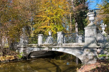 Bridge in the autumn park Stock Photo - Budget Royalty-Free & Subscription, Code: 400-05367361