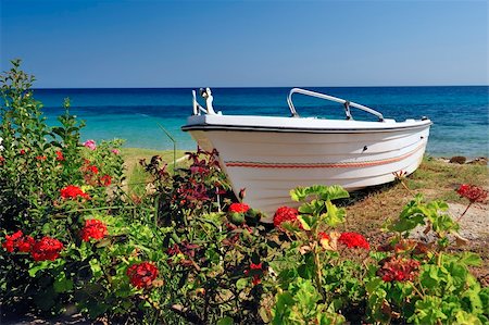 The boat costs(stands) at sandy coast Stock Photo - Budget Royalty-Free & Subscription, Code: 400-05367813