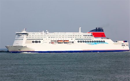 simsearch:400-07975148,k - ferry leaving the harbour of rotterdam Foto de stock - Super Valor sin royalties y Suscripción, Código: 400-05367963