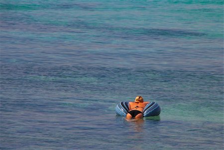 simsearch:400-04423269,k - Woman relaxing on the air mattress in the sea Photographie de stock - Aubaine LD & Abonnement, Code: 400-05368416