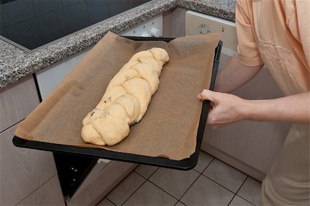 Challah is pushing into a bake oven Foto de stock - Super Valor sin royalties y Suscripción, Código: 400-05369513