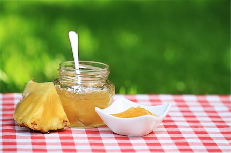 Jar of pineapple jam on the table in the summer garden Stockbilder - Microstock & Abonnement, Bildnummer: 400-05360203