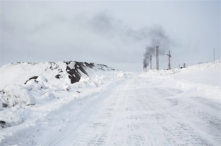 simsearch:400-05361285,k - Pollution near the Russian Arctic city of Barentsburg - Svalbard Photographie de stock - Aubaine LD & Abonnement, Code: 400-05361230