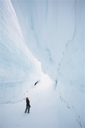 simsearch:400-05361285,k - Inside the deep glacier crevasse Photographie de stock - Aubaine LD & Abonnement, Code: 400-05361285