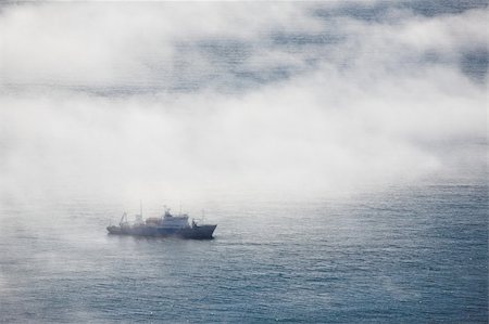 simsearch:400-05361285,k - Ship in the fjord - Arctic Ocean, Spitsbergen Photographie de stock - Aubaine LD & Abonnement, Code: 400-05361298