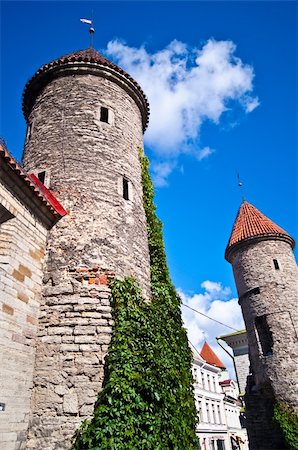 part of the medieval city wall in Tallinn Stockbilder - Microstock & Abonnement, Bildnummer: 400-05361708