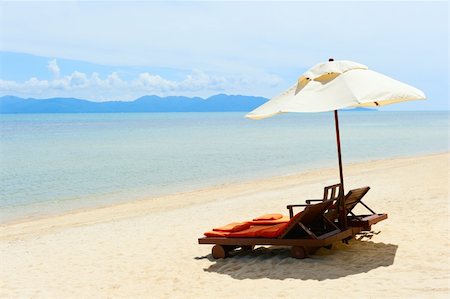 Beach chairs on tropical white sand beach Foto de stock - Royalty-Free Super Valor e Assinatura, Número: 400-05362186