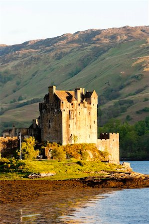 simsearch:400-05724377,k - Eilean Donan Castle, Loch Duich, Scotland Foto de stock - Royalty-Free Super Valor e Assinatura, Número: 400-05362425