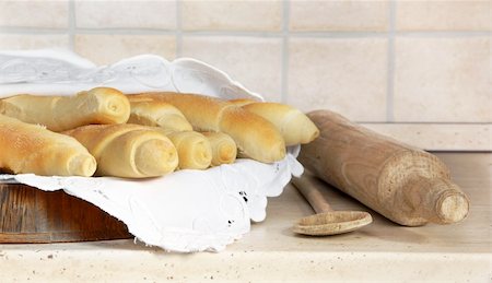 appetizing homemade bread rolled loafs in kitchen Photographie de stock - Aubaine LD & Abonnement, Code: 400-05362957