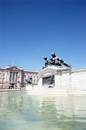 queen victoria-denkmal - Victoria Memorial In The Queen's Gardens, London, England Stockbilder - Microstock & Abonnement, Bildnummer: 400-05374334