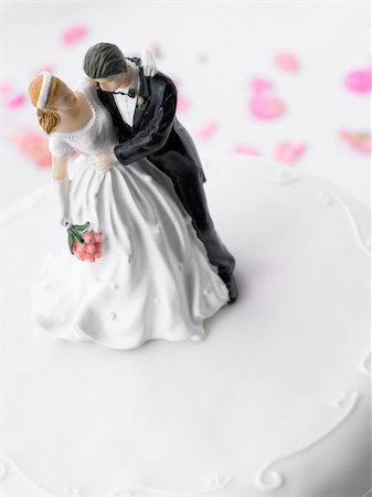 simsearch:400-04741437,k - Wedding Cake With Bride And Groom Figurines Stock Photo - Budget Royalty-Free & Subscription, Code: 400-05374421