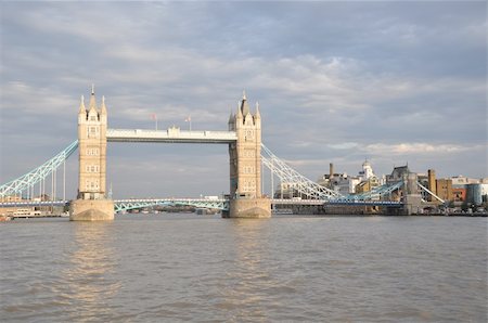 simsearch:400-07298271,k - Tower Bridge in London, England Photographie de stock - Aubaine LD & Abonnement, Code: 400-05375932