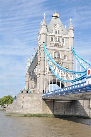 simsearch:400-07298271,k - Tower Bridge in London, England Photographie de stock - Aubaine LD & Abonnement, Code: 400-05375943