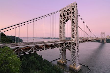 simsearch:400-04924438,k - The George Washington Bridge spanning the Hudson River at twilight in New York City. Photographie de stock - Aubaine LD & Abonnement, Code: 400-05376505