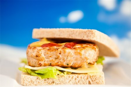 simsearch:400-04393408,k - Juicy homemade chicken burger with lettuce and cheese Fotografie stock - Microstock e Abbonamento, Codice: 400-05376853