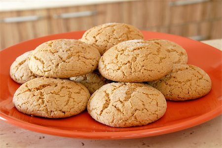 simsearch:400-07212397,k - heap of fresh appetizing oatmeal cookies on red plate Foto de stock - Super Valor sin royalties y Suscripción, Código: 400-05377096