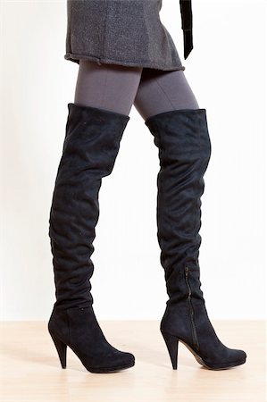 simsearch:400-07099649,k - detail of standing woman wearing fashionable black boots Foto de stock - Super Valor sin royalties y Suscripción, Código: 400-05379899