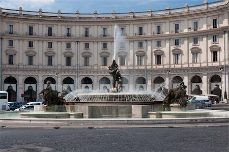 View at the famous Fountain of the Naiads in Rome, Italy Stockbilder - Microstock & Abonnement, Bildnummer: 400-05370008