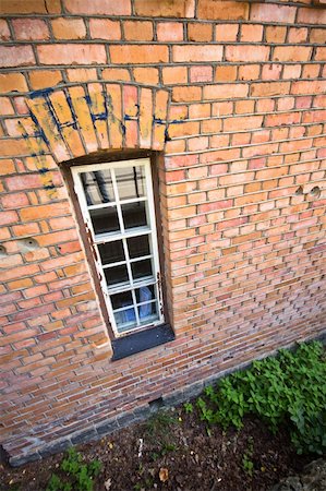 simsearch:400-05361674,k - A window surrounded by bricks near Pampas Marine, Sweden Fotografie stock - Microstock e Abbonamento, Codice: 400-05370324