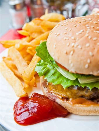 steak and fries - Cheese burger - American cheese burger with fresh salad Photographie de stock - Aubaine LD & Abonnement, Code: 400-05371244