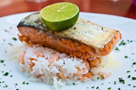 poached salmon - grilled salmon with sauce and lemon Stock Photo - Budget Royalty-Free & Subscription, Code: 400-05371277