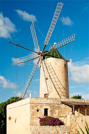 simsearch:400-08695427,k - old stone windmill on gozo island in malta Foto de stock - Super Valor sin royalties y Suscripción, Código: 400-05372105