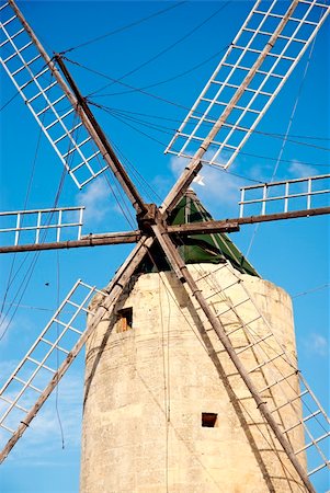 simsearch:400-08695427,k - old stone windmill on gozo island in malta Foto de stock - Super Valor sin royalties y Suscripción, Código: 400-05372109