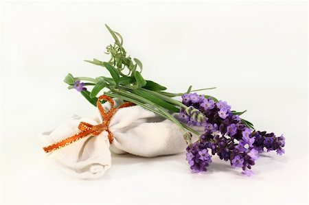 silencefoto (artist) - a fragrance bag with fresh lavender flowers Stockbilder - Microstock & Abonnement, Bildnummer: 400-05372313