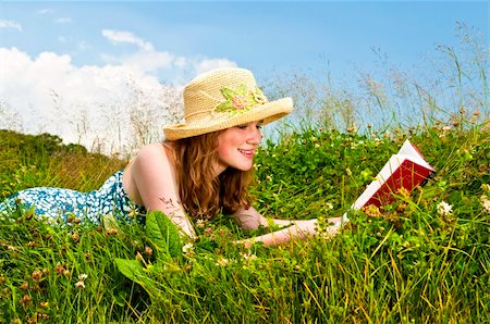 Young teenage girl reading book in summer meadow with straw hat Foto de stock - Super Valor sin royalties y Suscripción, Código: 400-05372357