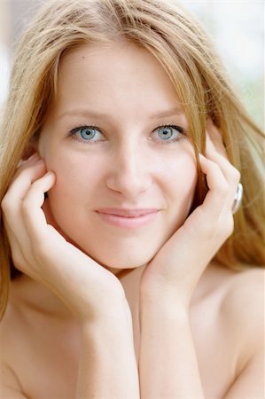 rosspetukhov (artist) - Close-up portrait of a beautiful young girl Photographie de stock - Aubaine LD & Abonnement, Code: 400-05373108