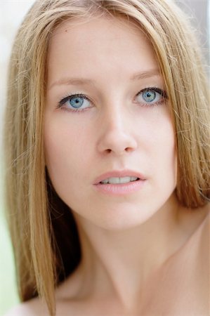 rosspetukhov (artist) - Close-up portrait of a beautiful young girl Photographie de stock - Aubaine LD & Abonnement, Code: 400-05373103