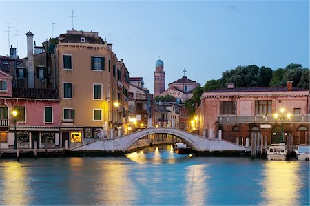 Small bridge in Venice at the early morning Stockbilder - Microstock & Abonnement, Bildnummer: 400-05373794