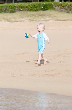 simsearch:400-04596901,k - adorable little boy running at the beach Stock Photo - Budget Royalty-Free & Subscription, Code: 400-05384027