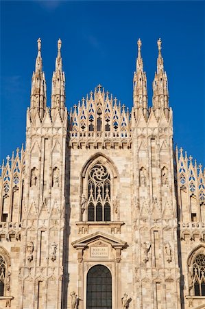 simsearch:400-05316566,k - The Gothic cathedral took nearly six centuries to complete. It is the fourth largest cathedral in the world and by far the largest in Italy. Foto de stock - Royalty-Free Super Valor e Assinatura, Número: 400-05384476