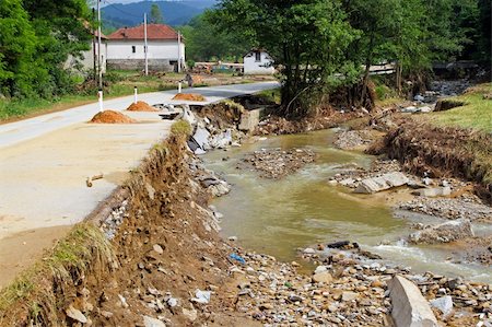 simsearch:400-05384715,k - Side of a local road after natural disaster Stockbilder - Microstock & Abonnement, Bildnummer: 400-05384710