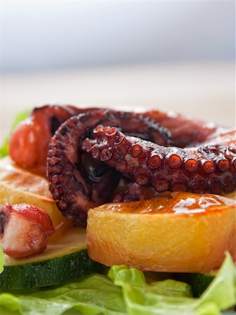 simsearch:400-09119781,k - Baked octopus with potatoes on lettuce leaf Stock Photo - Budget Royalty-Free & Subscription, Code: 400-05384756