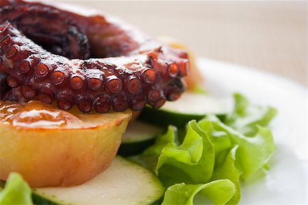 simsearch:400-09119781,k - Baked octopus with potatoes on lettuce leaf Stock Photo - Budget Royalty-Free & Subscription, Code: 400-05384757